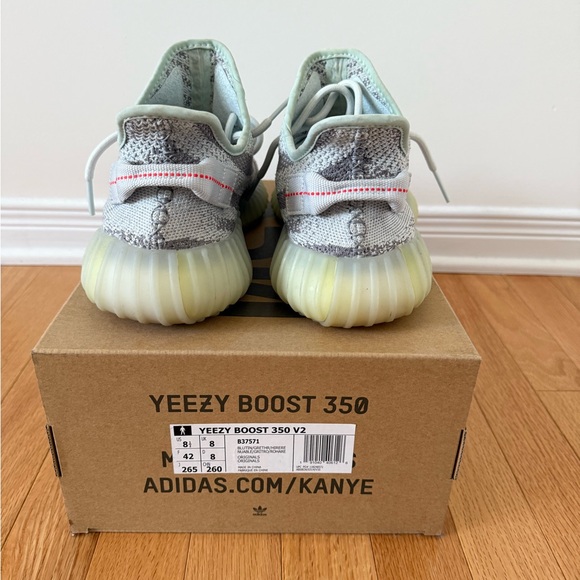 Yeezy Boost 350 V2 - Picture 4 of 4